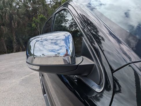 Used 2012 Jeep Grand Cherokee Overland Summit image 41