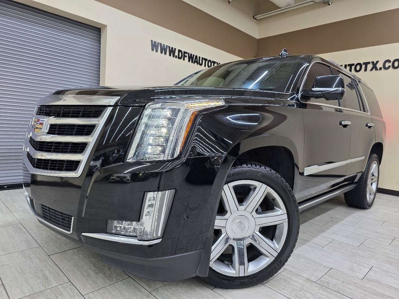 Used 2018 Cadillac Escalade Premium Luxury AWD/4WD image 1