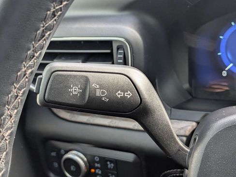 Used 2022 Ford Explorer Platinum w/ Technology Package AWD/4WD image 30