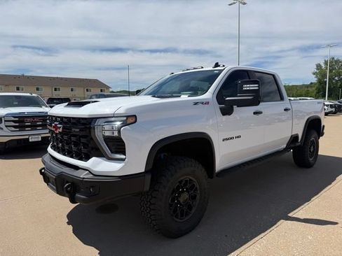 Used 2024 Chevrolet Silverado 2500 ZR2 w/ ZR2 Bison Edition AWD/4WD image 8
