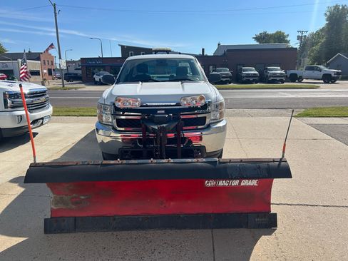 Used 2013 Chevrolet Silverado 2500 W/T w/ Snow Plow Prep Package AWD/4WD image 3