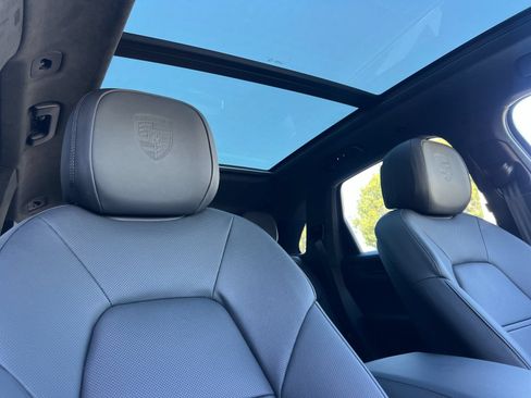 Used 2026 Porsche Cayenne GTS AWD/4WD image 18