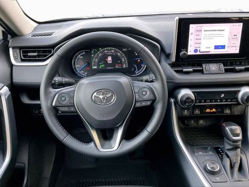 Used 2023 Toyota RAV4 XLE Premium image 5