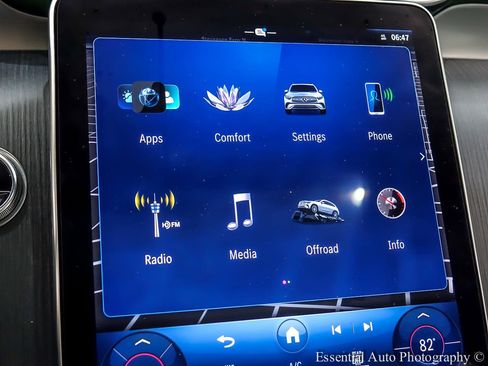 Used 2023 Mercedes-Benz GLC 300 4MATIC w/ AMG Line image 22