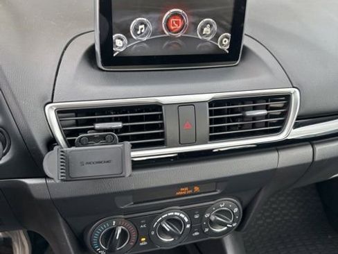 Used 2016 MAZDA MAZDA3 i Touring image 3