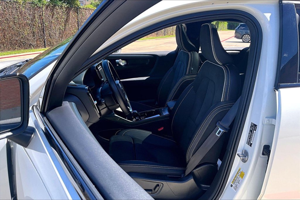Used 2023 Volvo C40 P8 Recharge Plus AWD/4WD image 33