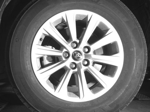Used 2025 Toyota Grand Highlander FWD image 14