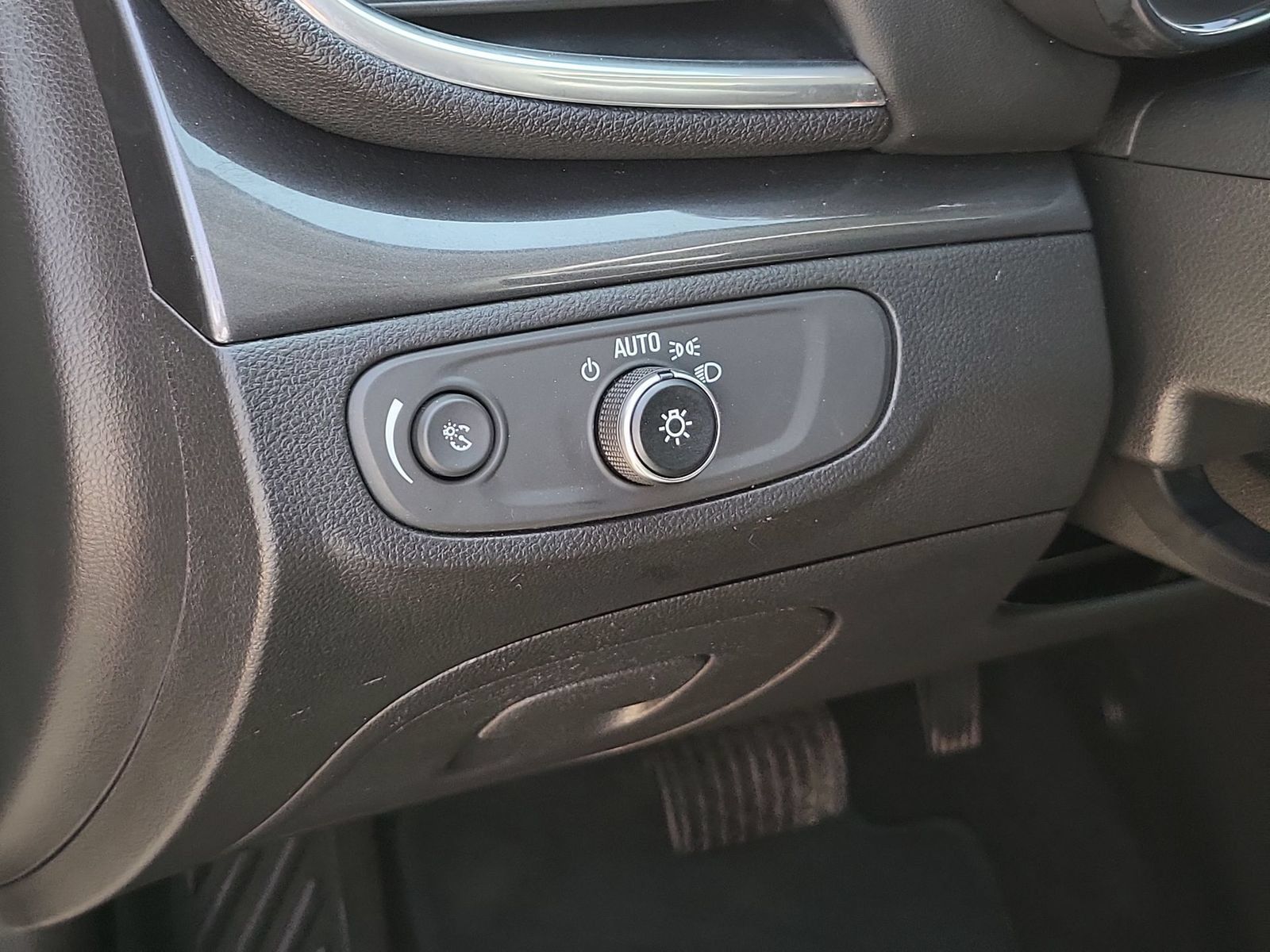 Used 2022 Buick Encore Preferred w/ Safety Package FWD image 17