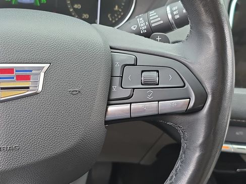 Used 2020 Cadillac XT4 Luxury w/ Cold Weather Package FWD image 20