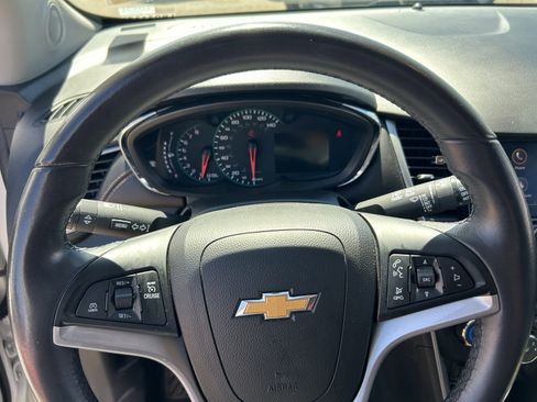 Used 2020 Chevrolet Trax LT w/ LT Convenience Package image 13