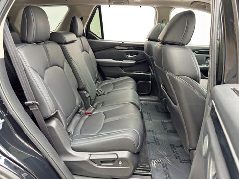 Used 2023 Honda Pilot Touring image 41