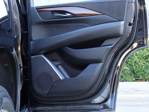 Used 2020 Cadillac Escalade Luxury image 40