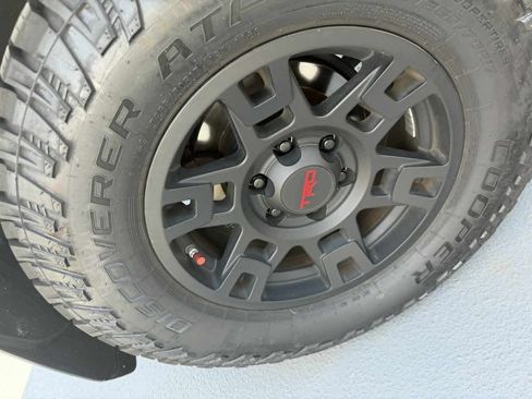Used 2021 Toyota 4Runner TRD Off-Road Premium w/ Moonroof Package AWD/4WD image 10