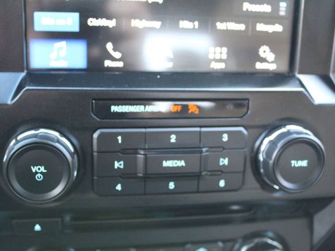 Used 2017 Ford F150 XLT w/ Equipment Group 302A Luxury image 22