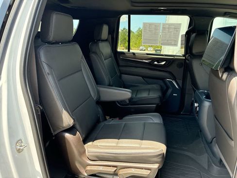 Used 2024 GMC Yukon XL Denali w/ Advanced Technology Package RWD image 28