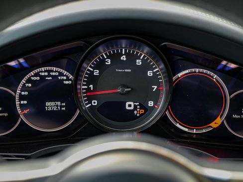 Used 2019 Porsche Cayenne S image 18