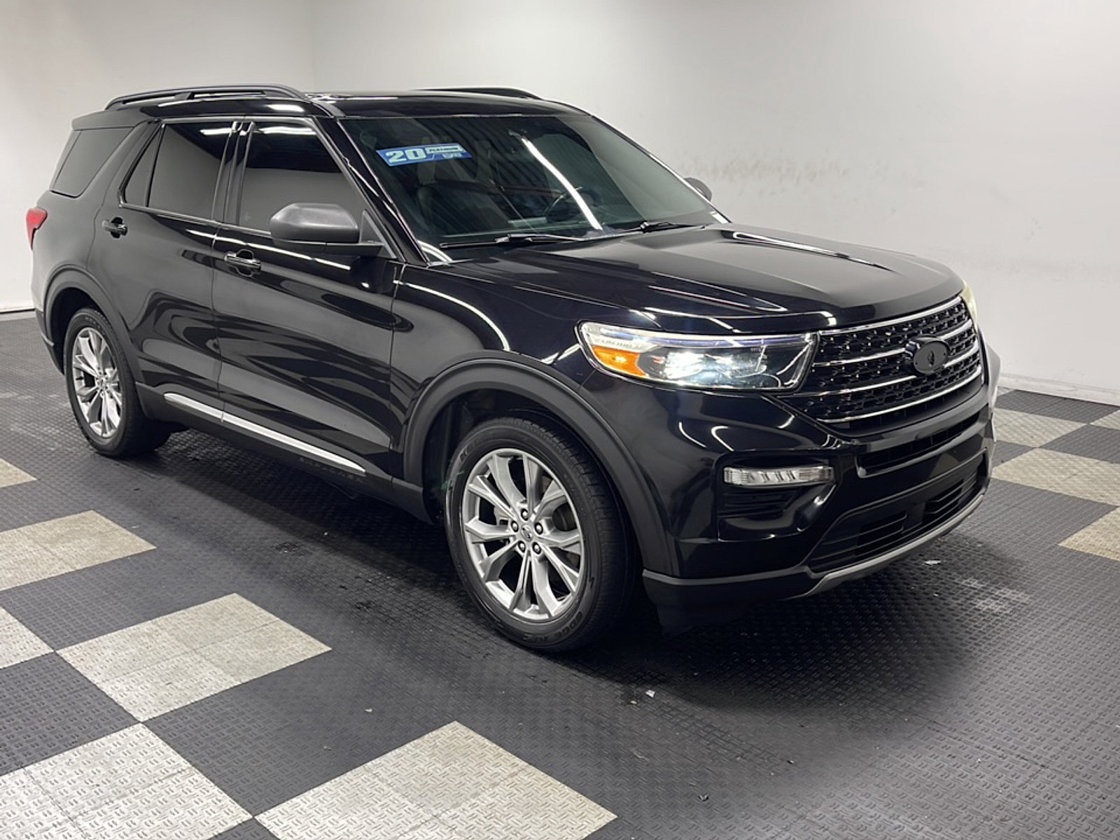 Used 2020 Ford Explorer XLT w/ Equipment Group 202A RWD image 25