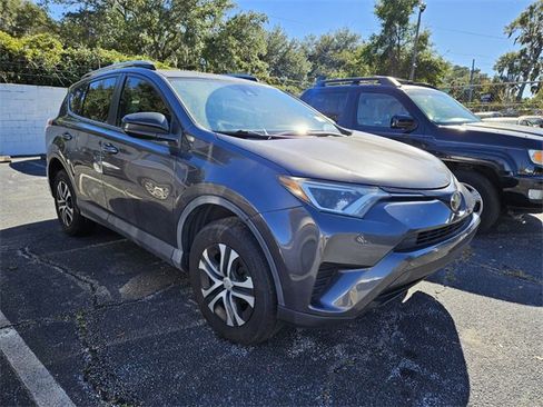 Used 2018 Toyota RAV4 LE image 5