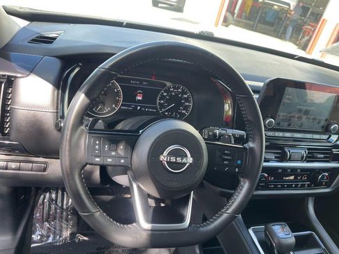 Used 2022 Nissan Pathfinder SV AWD/4WD image 24