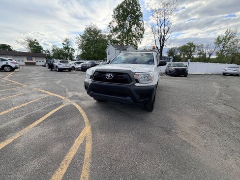 Used 2012 Toyota Tacoma 2WD Regular Cab image 2