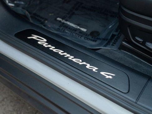 Certified 2025 Porsche Panamera 4 image 12