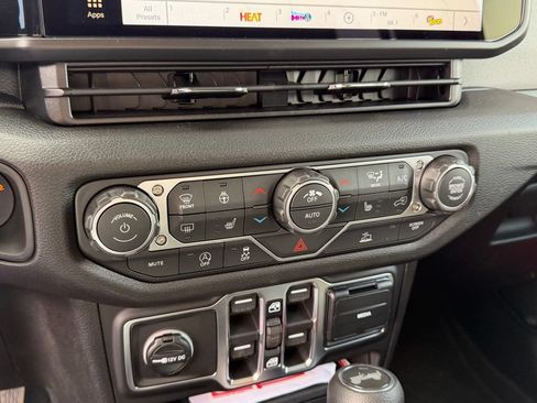 Used 2026 Jeep Wrangler Unlimited Sport AWD/4WD image 24