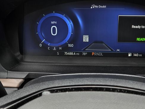 Used 2022 Ford Explorer Platinum w/ Technology Package RWD image 18