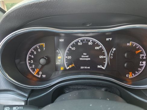Used 2019 Jeep Grand Cherokee Limited AWD/4WD image 33