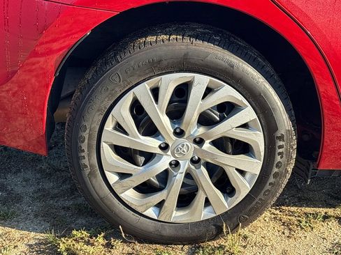 Used 2018 Toyota Corolla LE FWD image 7