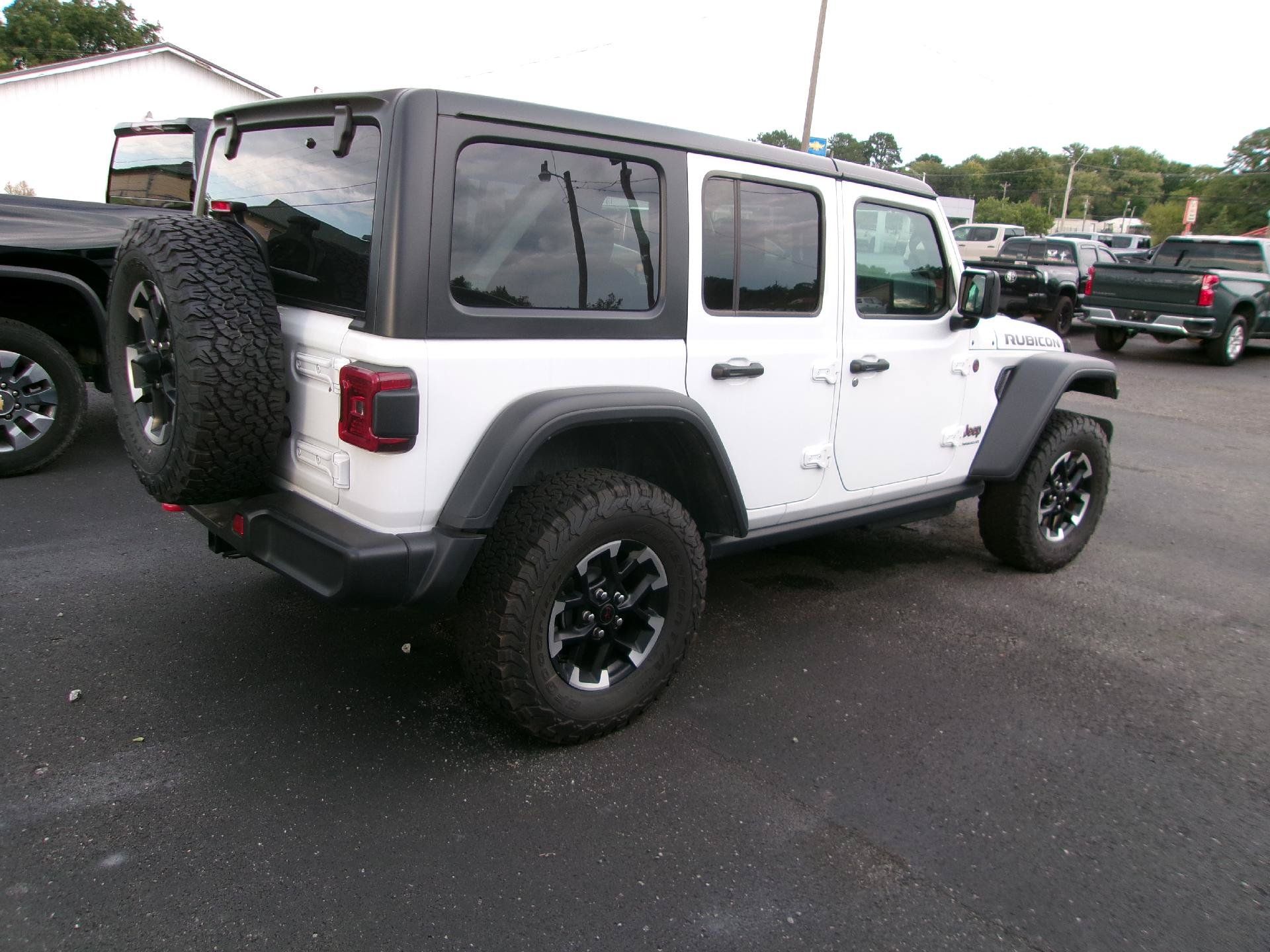 Used 2026 Jeep Wrangler Unlimited Rubicon AWD/4WD image 4