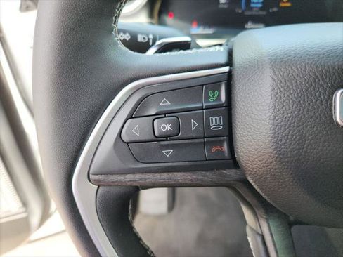 Certified 2025 Jeep Grand Cherokee Limited w/ Black Appearance Package image 29