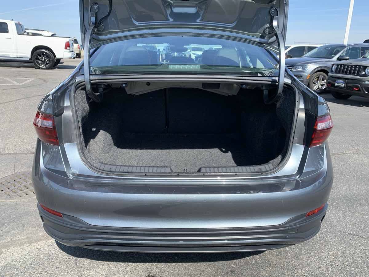 Used 2024 Volkswagen Jetta SE FWD image 12