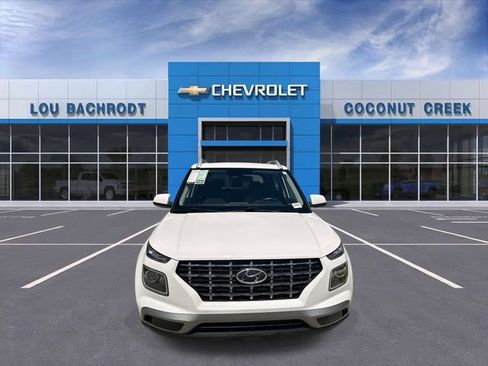 Used 2025 Hyundai Venue SEL FWD image 3