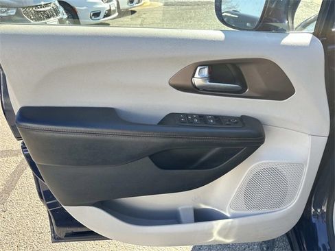 Certified 2019 Chrysler Pacifica Touring Plus image 16