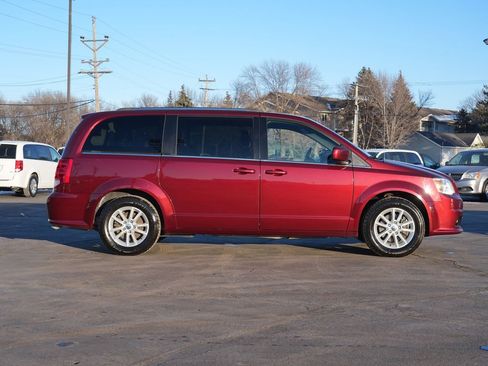 Used 2020 Dodge Grand Caravan SXT w/ Rear Park Assist Package image 2