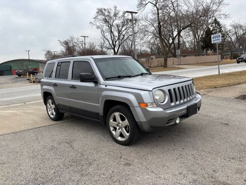 Used 2014 Jeep Patriot Sport image 7
