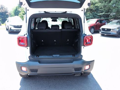 Used 2021 Jeep Renegade Latitude w/ Luxury Group II AWD/4WD image 8