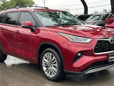 New 2026 Toyota Highlander Platinum AWD/4WD image 3