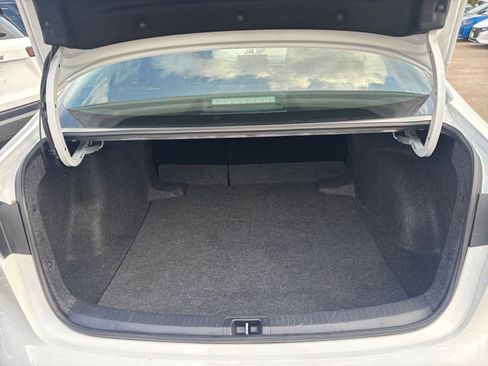 Used 2025 Toyota Corolla LE image 29