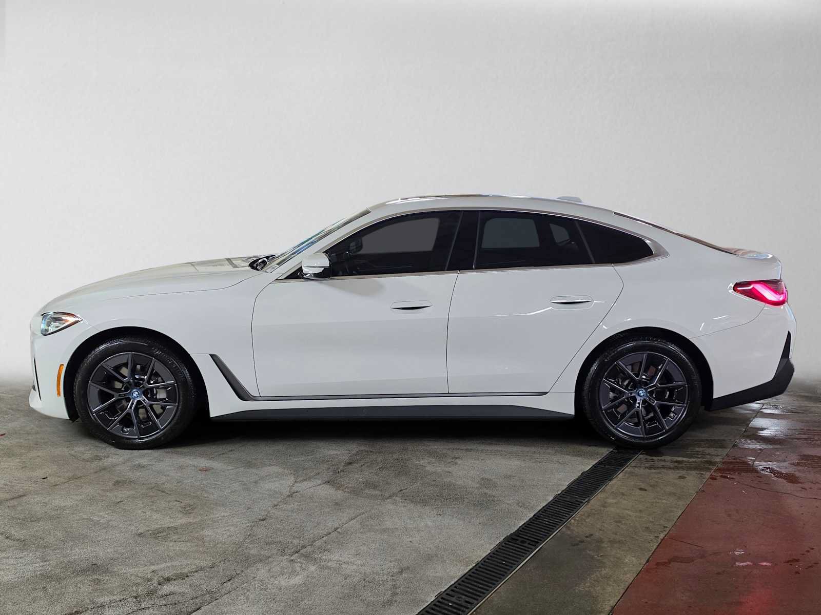 Used 2023 BMW i4 eDrive35 w/ Premium Package RWD image 6