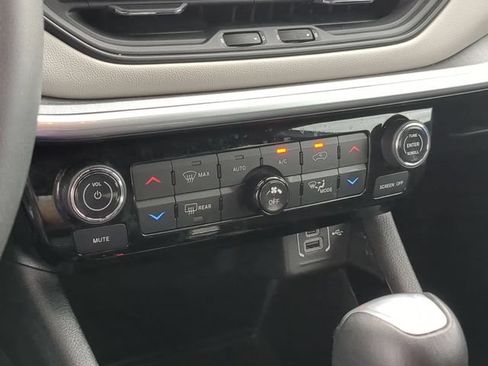 Used 2025 Jeep Compass Limited AWD/4WD image 27