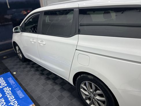 Used 2020 Kia Sedona EX image 15