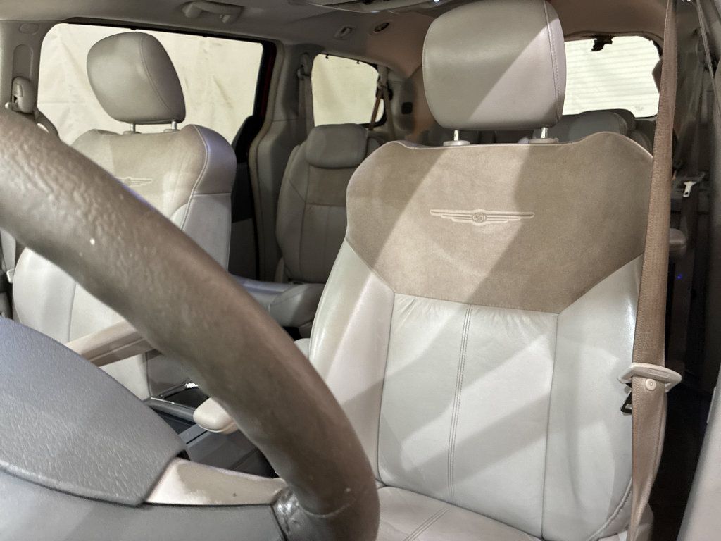 Used 2010 Chrysler Town & Country Limited w/ Entertainment Group #3 FWD image 11