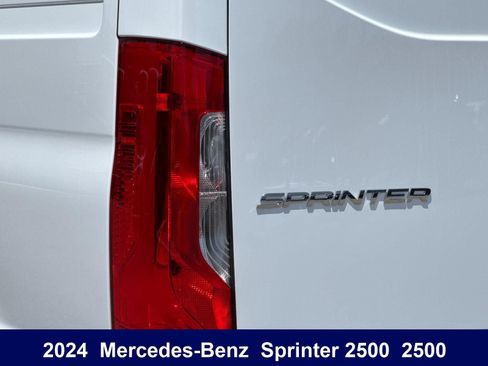 Used 2024 Mercedes-Benz Sprinter 2500 image 34