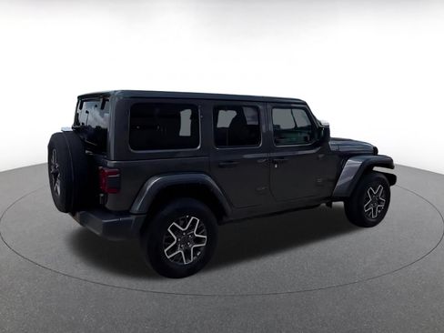 Used 2025 Jeep Wrangler Unlimited Sahara AWD/4WD image 9