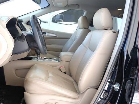 Used 2020 Nissan Pathfinder SL image 17