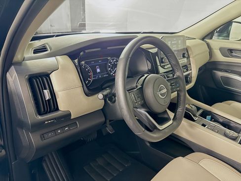 Used 2025 Nissan Pathfinder SL w/ Cargo Package image 6