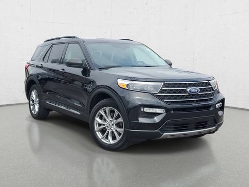 Used 2024 Ford Explorer XLT w/ Equipment Group 202A AWD/4WD image 2