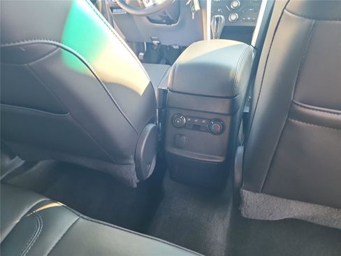 Used 2015 Ford Explorer XLT w/ Equipment Group 202B image 26