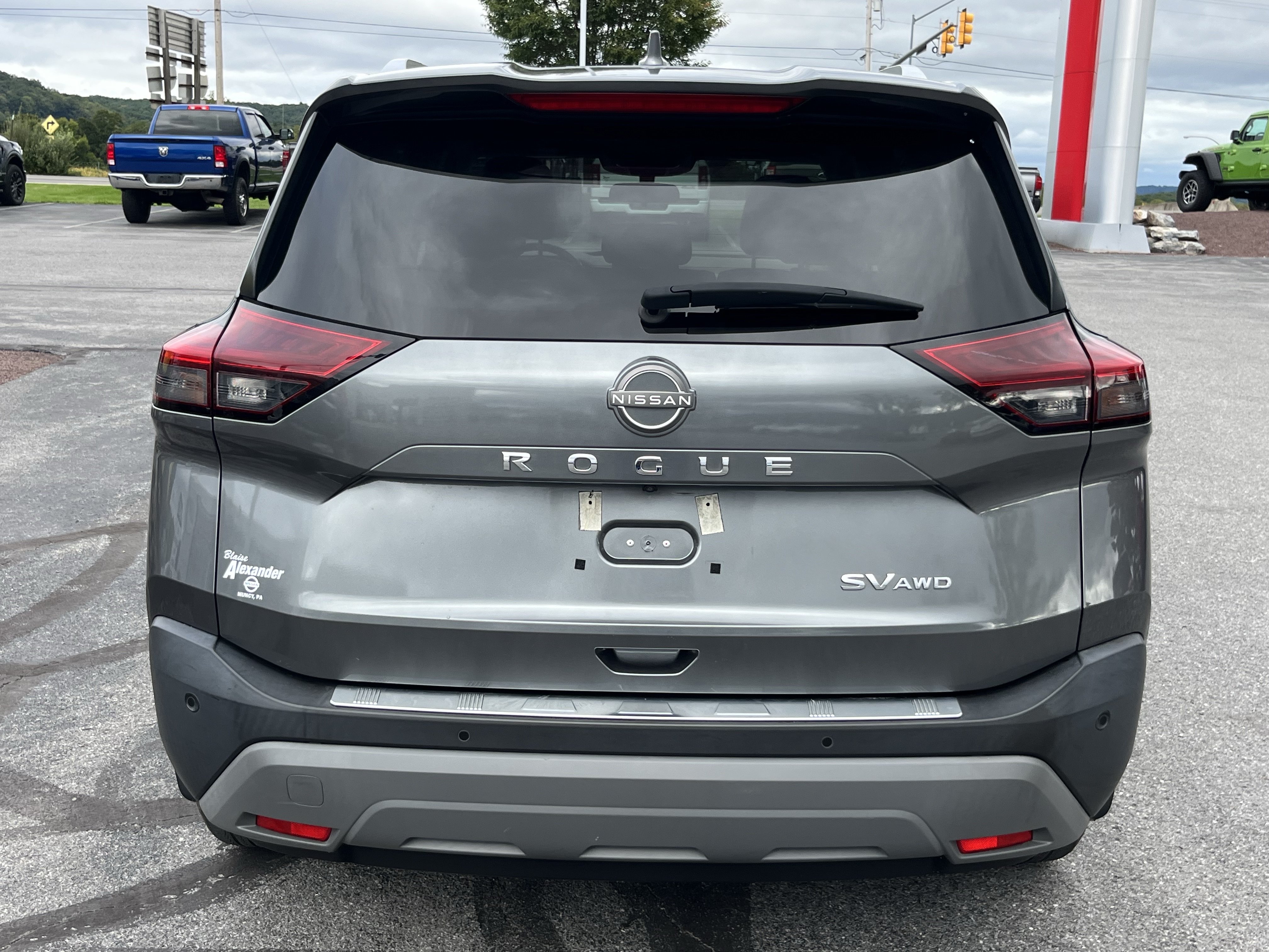 Used 2023 Nissan Rogue SV w/ SV Premium B Package AWD/4WD image 7